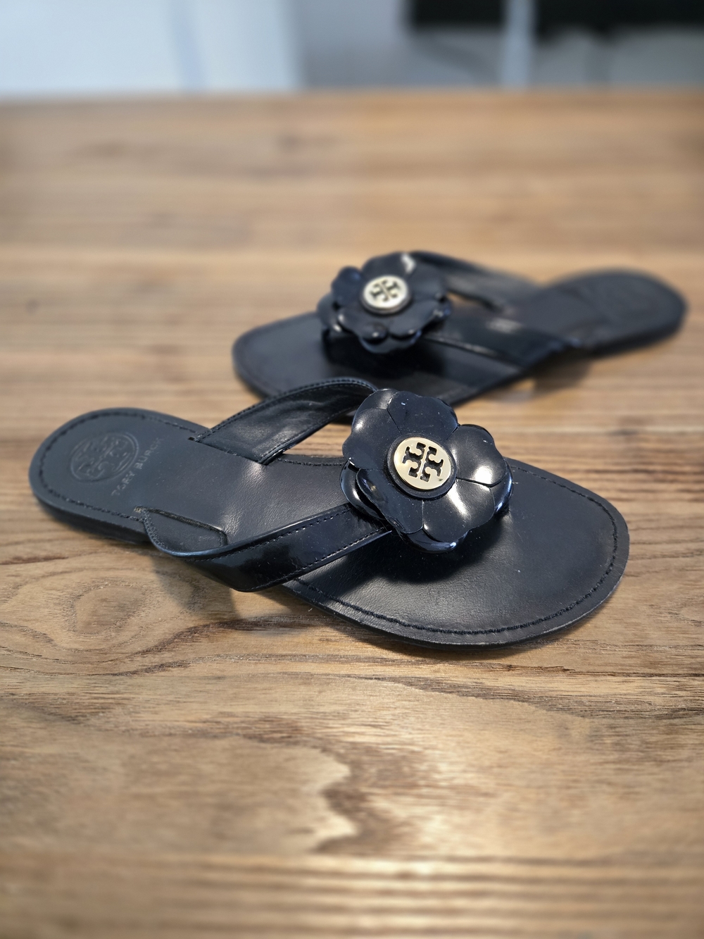 Tory Burch flip flops size 7.5 - Picture 4 of 7